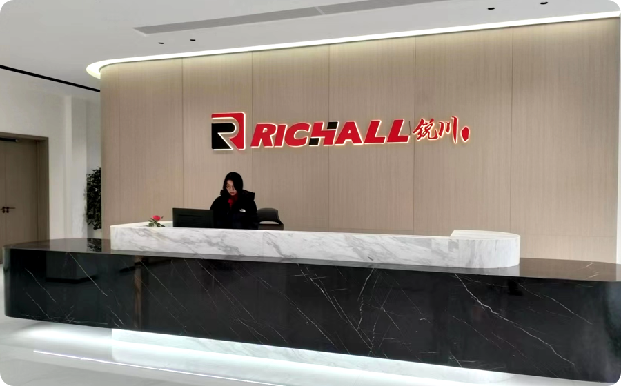 Vue intérieure de Zhejiang Richall Medical Technology Co., Ltd., présentant le bâtiment de R&D avec plus de 20 ans d\'expérience en conception et développement dans l\'industrie des fauteuils roulants en fibre de carbone.
