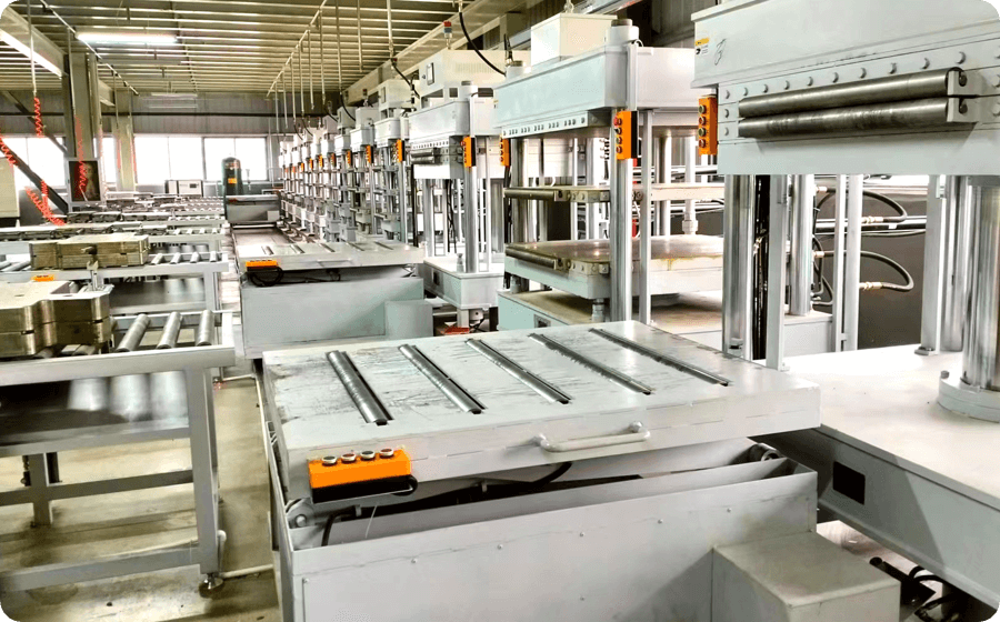Atelier d\'usine de Zhejiang Richall Medical Technology Co., Ltd., mettant en évidence le processus de production méticuleux d\'équipements de réadaptation médicale de milieu à haut de gamme.